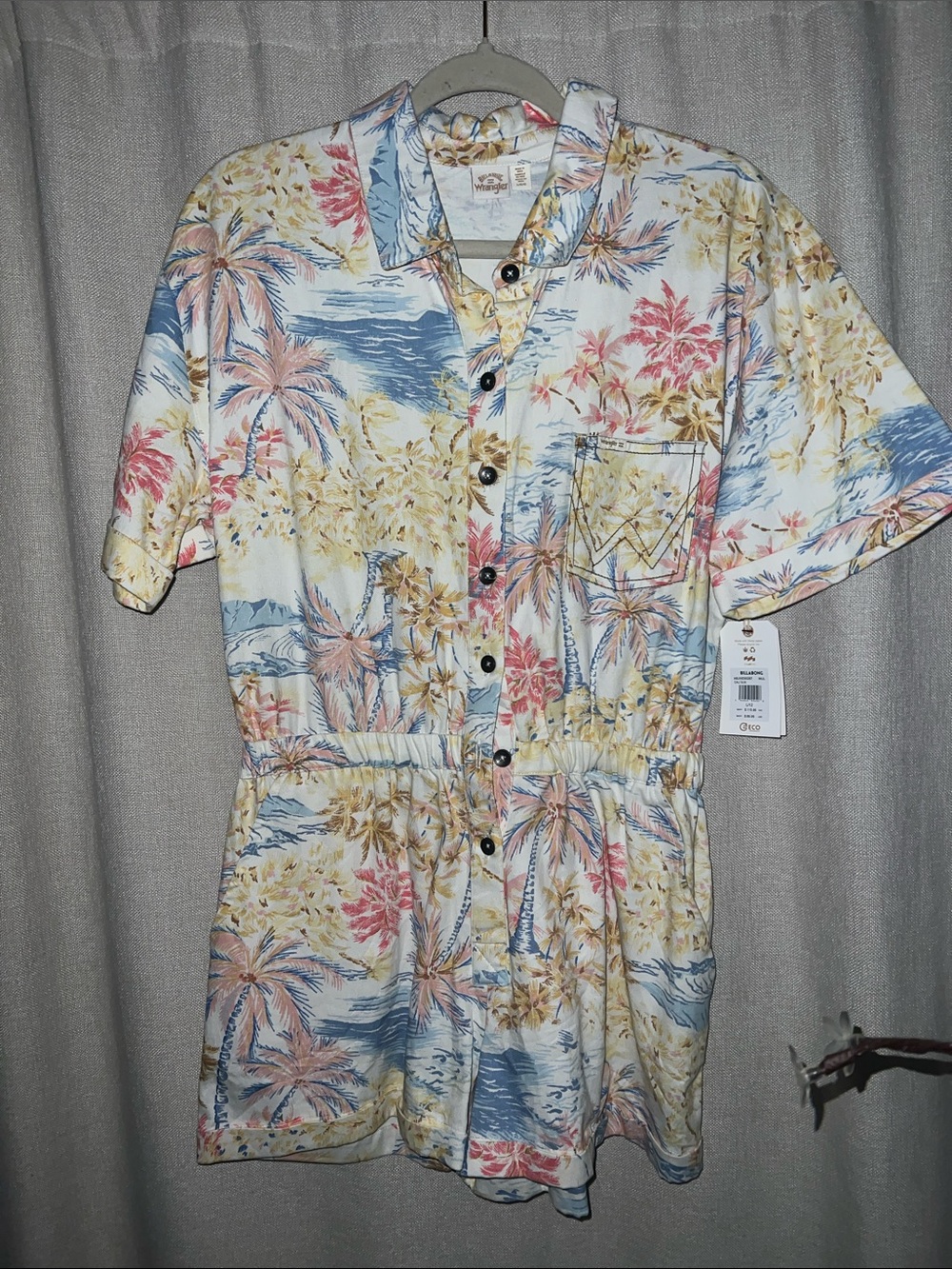 Billabong/wrangler romper size large nwt